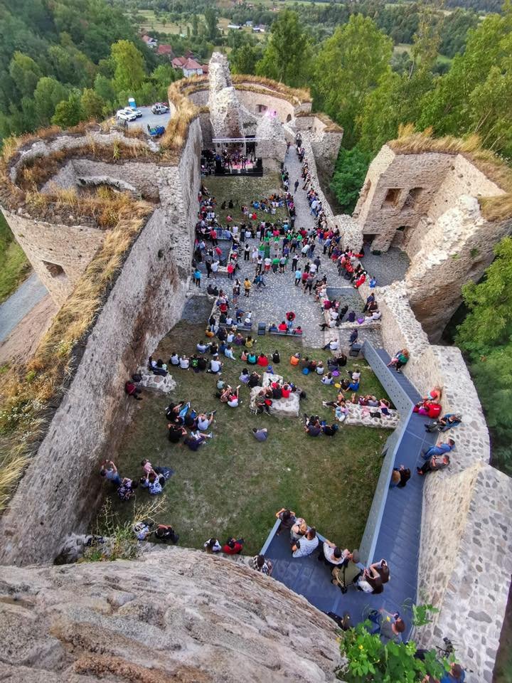 Festival la Cetatea Bologa. Demonstrații de luptă medievală, ateliere de tulnicărie, concerte și teatru de păpuși