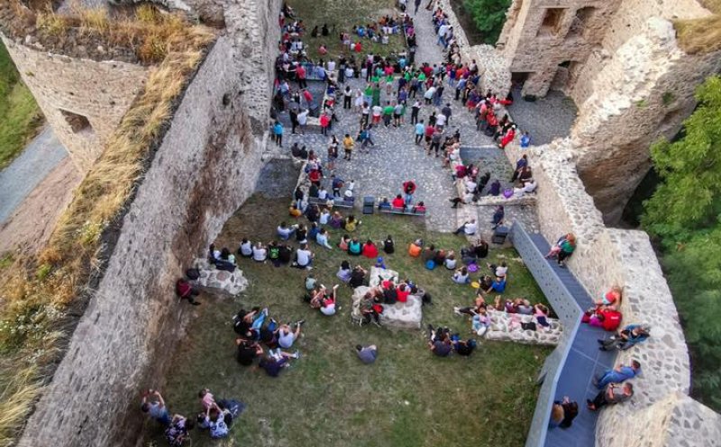 Festival la Cetatea Bologa. Demonstrații de luptă medievală, ateliere de tulnicărie, concerte și teatru de păpuși