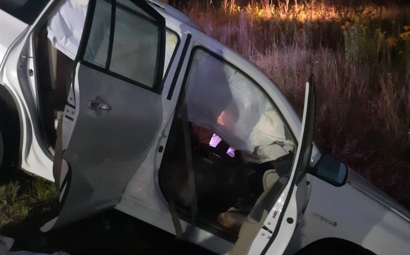 Accident Cluj: Un șofer a ajuns cu mașina în șanț/ Trei răniți