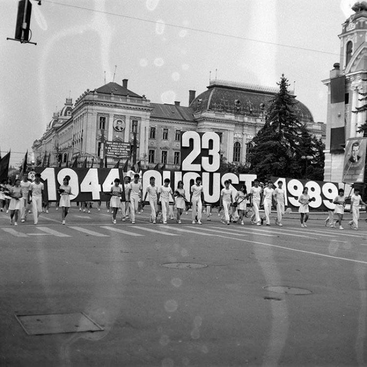 23 August: Ziua Națională a României, în comunism. Ce îşi amintesc clujenii din "epoca defilărilor"