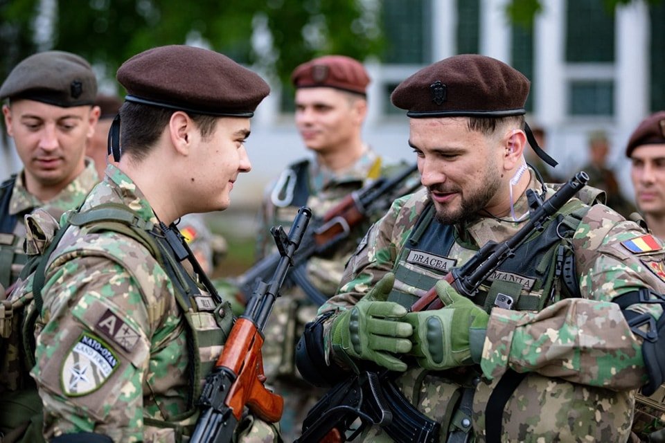 Selly, la instrucție! MApN: "A decis să se alăture Armatei României, voi ce mai așteptați?"