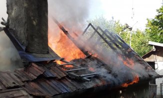 INCENDIU în Cluj: Cabană din Someşul Rece, mistuită de flăcări