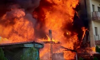 O biserică a luat foc, în timpul slujbei de duminică. Oamenii i-au anunţat pe preoţii din altar că arde lăcaşul de cult