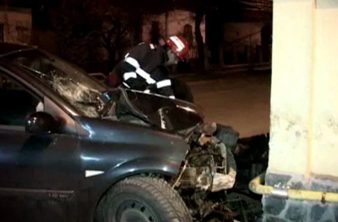 ACCIDENT în Cluj: A intrat cu maşina în conducta de gaz