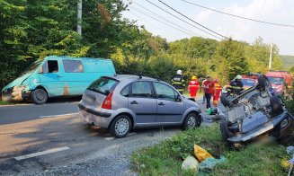 Accident urât pe drumul Sfântul Ioan din Cluj-Napoca. O femeie a ajuns la spital