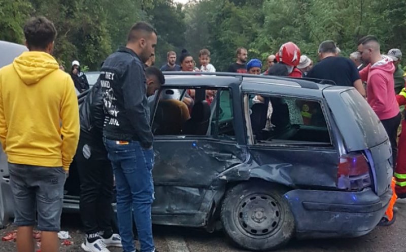Accident grav în drum spre litoral. O femeie a murit și alte nouă persoane au fost rănite. Printre victime se numără și copii