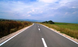 S-a semnat! Alte 45 de drumuri județene din Cluj vor fi reparate