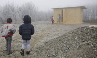 Normalitate sau motiv de mândrie? Clujul este singurul județ din România care nu are toalete în curtea școlilor