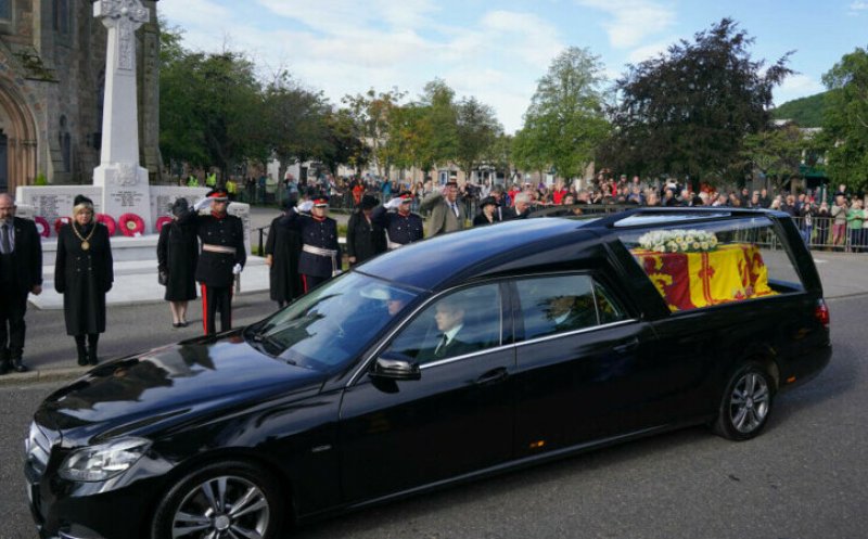Sicriul reginei a ajuns în capitala scoţiană Edinburgh