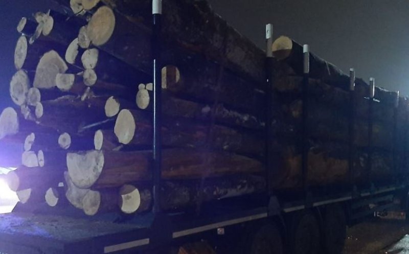Camion cu lemne fără acte, oprit în Baciu, după o sesizare la 112