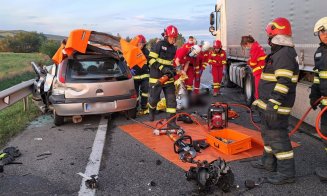 Accident grav pe Vâlcele-Apahida. O femeie a murit după ce mașina sa a intrat într-un TIR