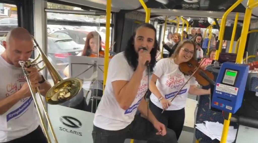 Săptămâna Europeană a Mobilității a început cu un concert surpriză în troleibuzul 25