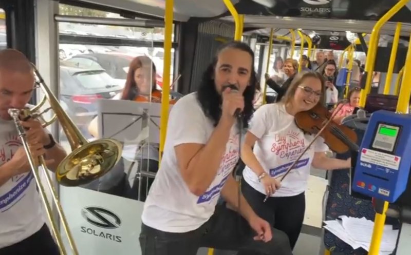 Săptămâna Europeană a Mobilității a început cu un concert surpriză în troleibuzul 25