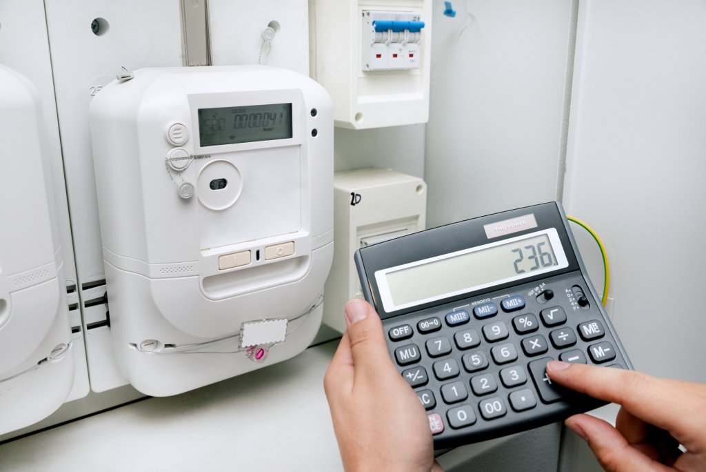 Protecția consumatorilor, controale la furnizorii de curent. Inspectorii verifică modul de calcul al facturilor