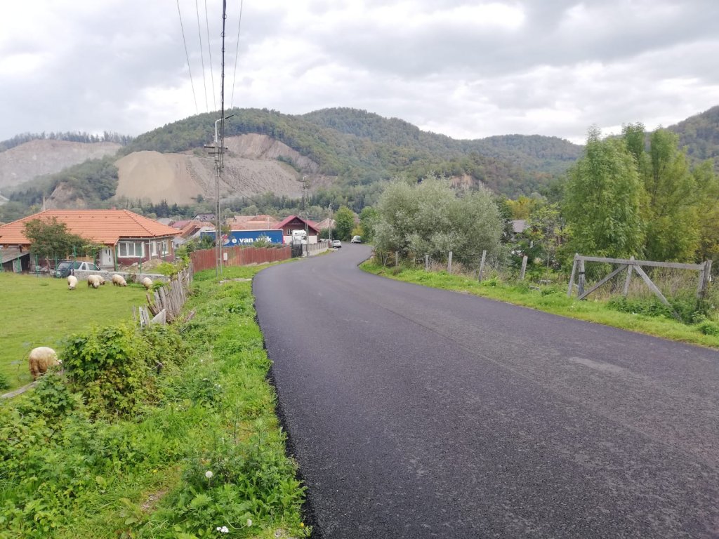 S-a terminat asfaltarea unui important drum județean din Cluj. Cum arată