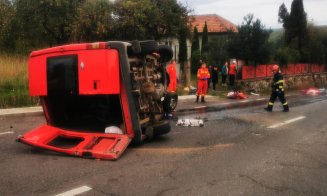 Autoutilitară răsturnată în Feleacu. Două victime, transportate la spital