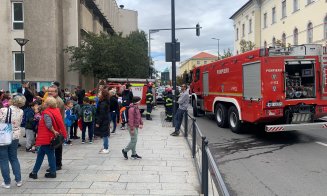 Alertă de incendiu la Colegiul George Coșbuc. Elevii au fost evacuați