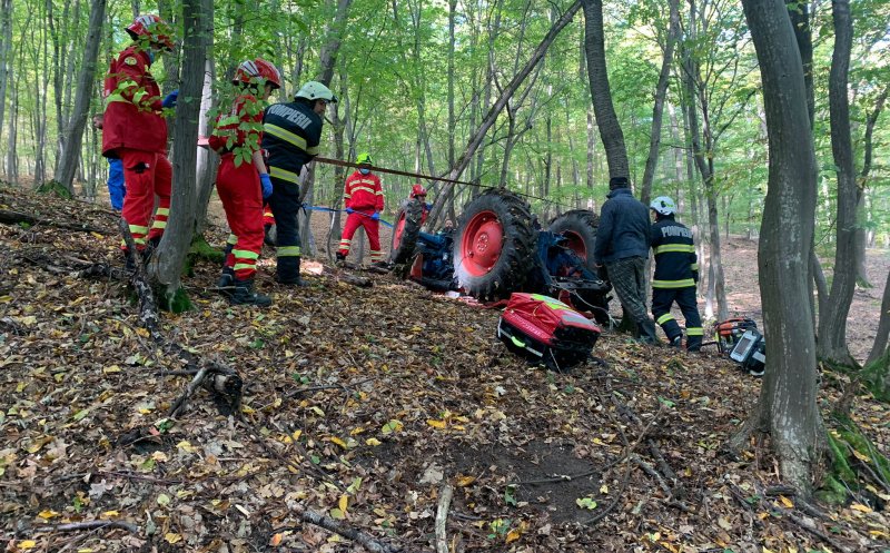 Accident GRAV la Cluj. Un bărbat a MURIT după ce a fost prins sub un tractor