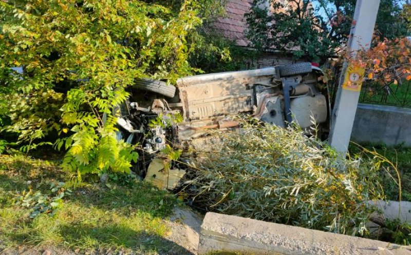 O mașină s-a răsturnat în Cluj! Impactul s-a soldat cu trei victime