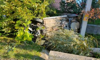 O mașină s-a răsturnat în Cluj! Impactul s-a soldat cu trei victime