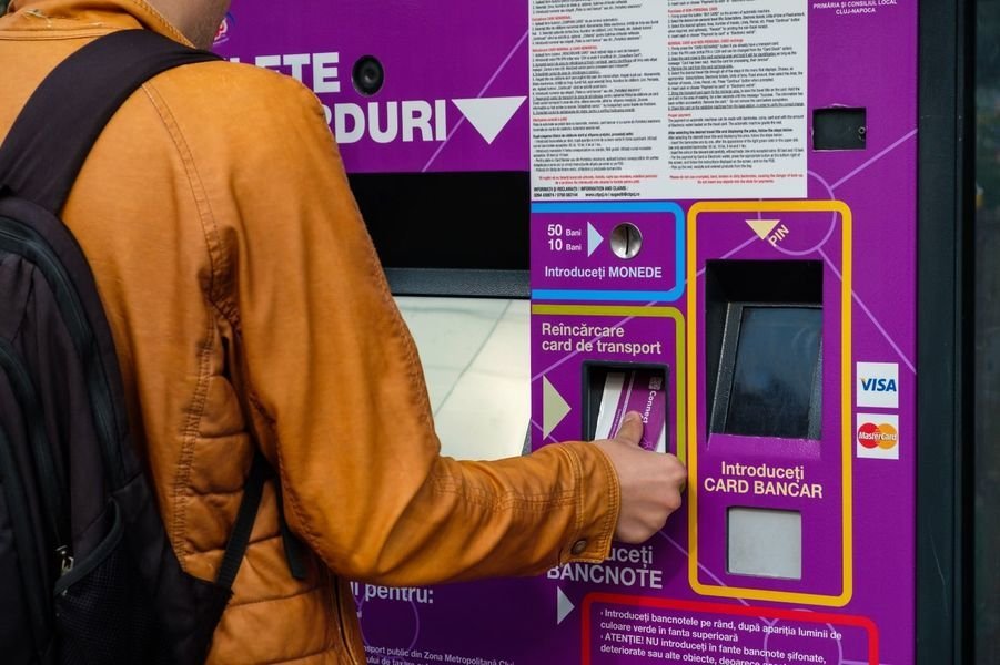 CTP: Studenții, masteranzii și doctoranzii pot transmite ONLINE solicitările pentru cardurile de transport