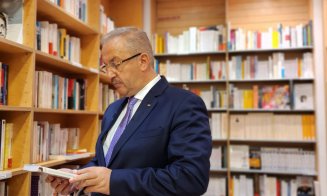 Ministrul Apărării, Vasile Dîncu, mesaj dintr-o librărie: "Nici răcnetele proștilor și nici șoaptele mieroase ale ticăloșilor nu pătrund până aici"