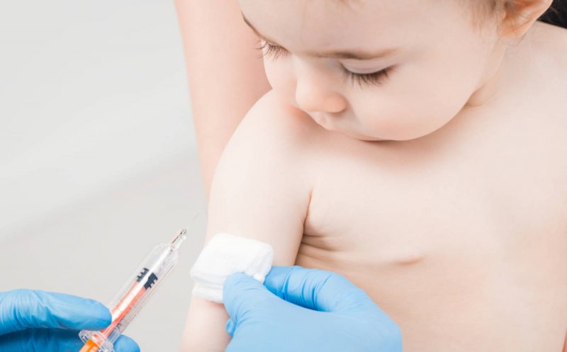 EMA a aprobat primele vaccinuri anti-COVID pentru copii sub 5 ani. Se pot administra încă de la vârsta de 6 luni