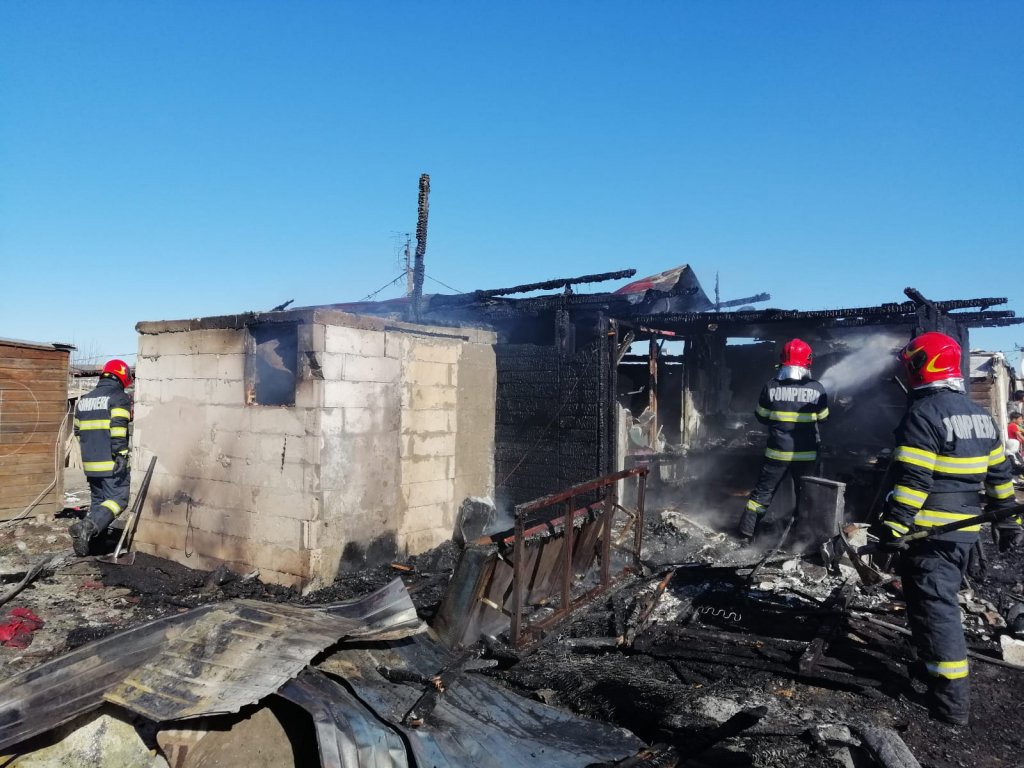 Cluj: Incendiu de la un coș de fum pe Platanilor. Au intervenit pompierii