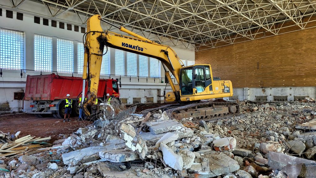 Cine va desființa clădirile ilegale din Cluj-Napoca. Firma a demolat stadionul Ion Moina și fabrica de bere Ursus
