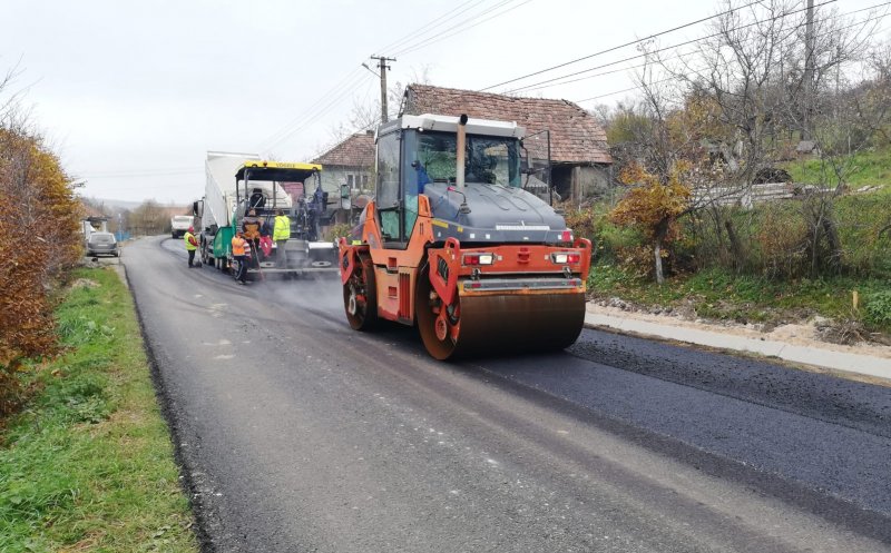 Reparații pe un important drum județean din Cluj. A început deja asfaltarea