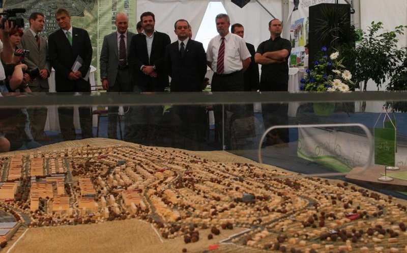 Ce spune Boc despre vânzarea terenului, pe care Primăria și Paszkany urmau să ridice Cartierul Tineretului