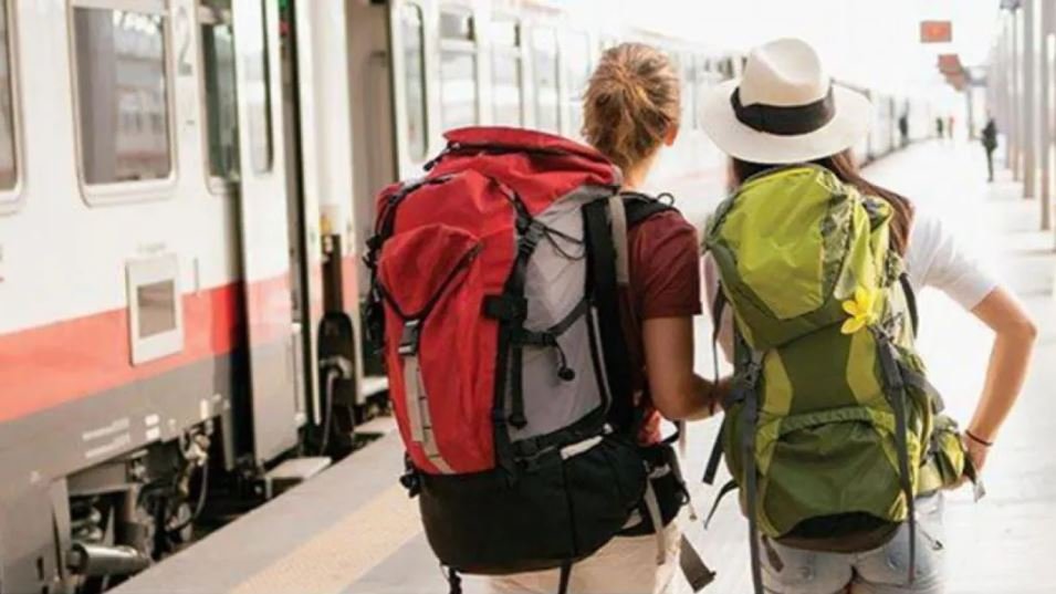 Ministrul Familiei: Cardul european pentru tineri va fi lansat în scurt timp şi în România. Reduceri la evenimente, transport sau cazare