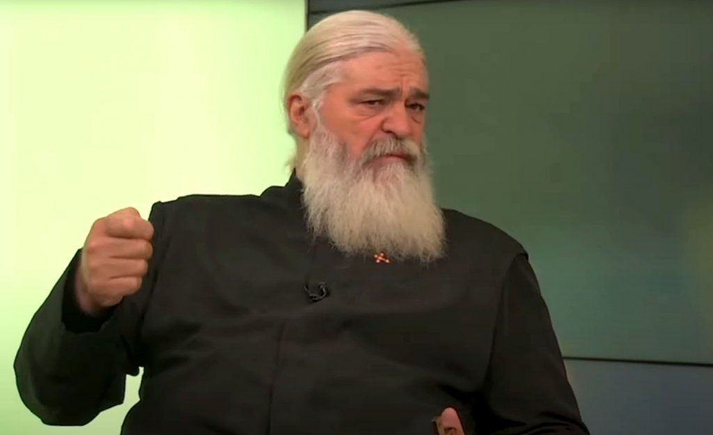Trecutul violent al preotului anchetat pentru că a lovit o femeie: A OMORÂT un cal în bătaie / Pr. Calistrat: „Bătaia este ruptă din Rai”
