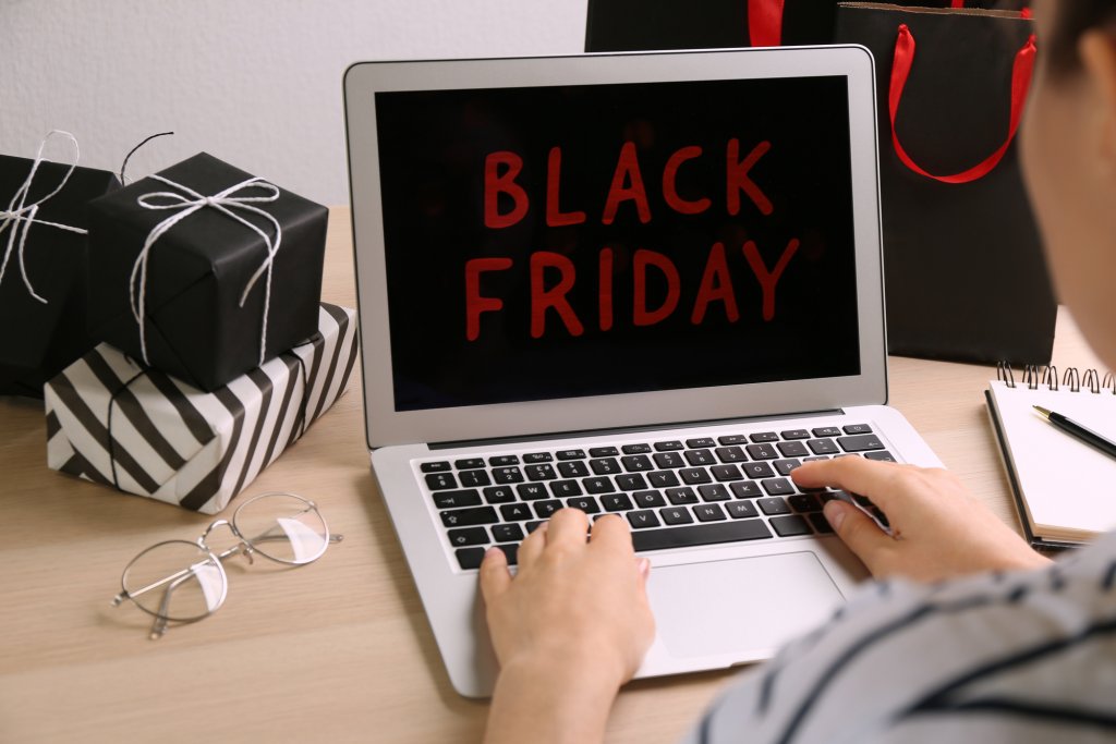 Black Friday. Un nou record. Comenzi de peste 150 mil. lei în primele 30 de minute. Clujul, în topul achizițiilor. Ce și-au cumpărat românii?