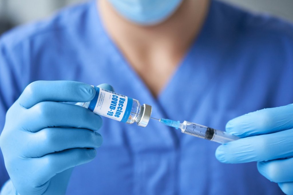 EMA a autorizat primul vaccin anti-COVID produs de Sanofi și GSK