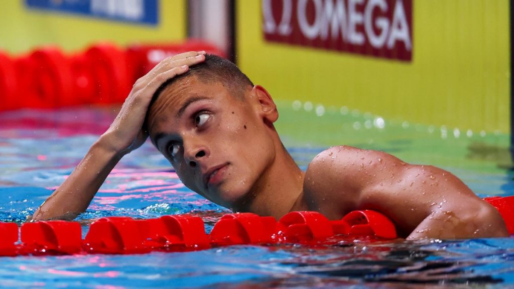 Ce surpriză! Cine este românul care l-a învins pe fenomenul David Popovici la Campionatul Național de Înot