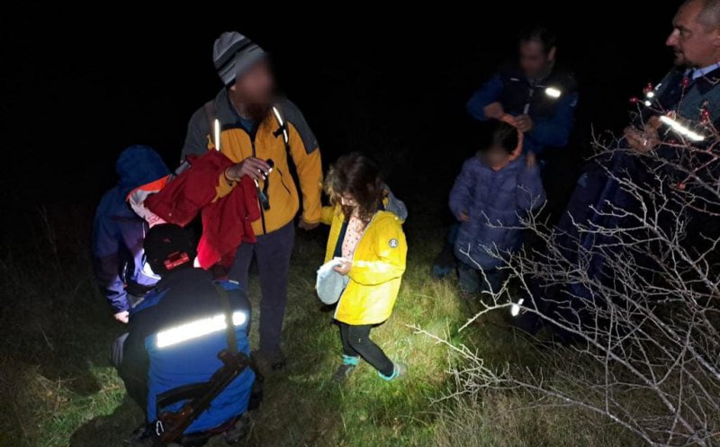 Cinci turiști din Cluj s-au rătăcit pe munte într-o zonă frecventată de urşi. Au fost salvați de jandarmi