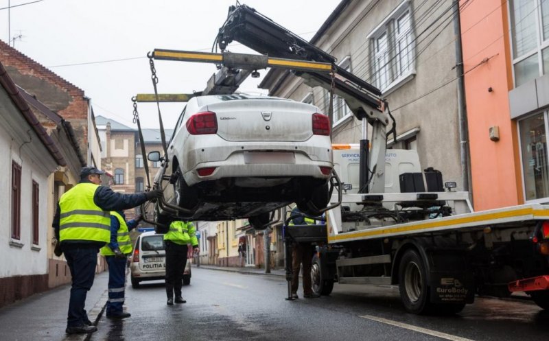 Atenție unde parcați! Poliţia Rutieră poate dispune ridicarea vehiculelor staţionate neregulamentar