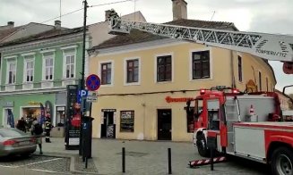 Atenție, cad țigle! Pompierii, chemați să intervină la o casă din centrul Clujului