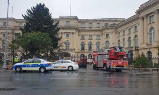 Incendiu la Palatul Regal. 8 autospeciale au stins focul iar nimeni nu a fost rănit