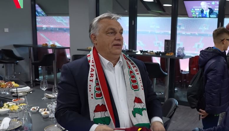 Viktor Orbán s-a afișat cu un fular cu harta Ungariei Mari, care include și Ardealul. Ce spune MAE