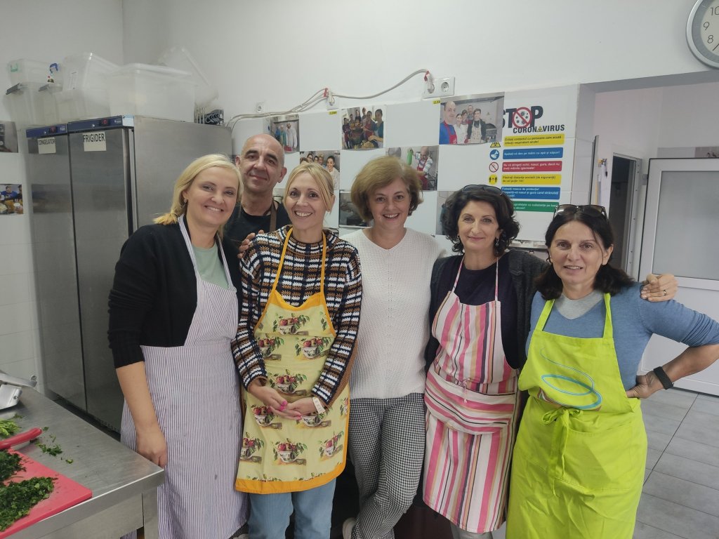 Asociația ”O Masă Caldă” și ”Cantina Prieteniei”, în pericol să se ÎNCHIDĂ din cauza ANAF. Hrănesc 500 de oameni zilnic
