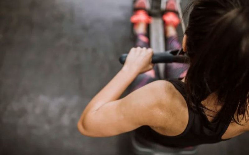 Adolescenta de 17 ani, care a murit în timpul unui antrenament de fitness, ar fi purtat un costum cu electrostimulare