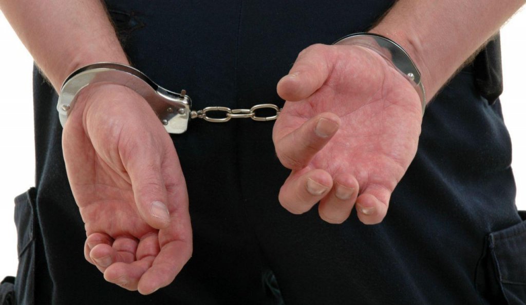 Polițistul din Cluj, care ar fi violat o tânără la o petrecere, rămâne în arest. Spune că e nevinovat