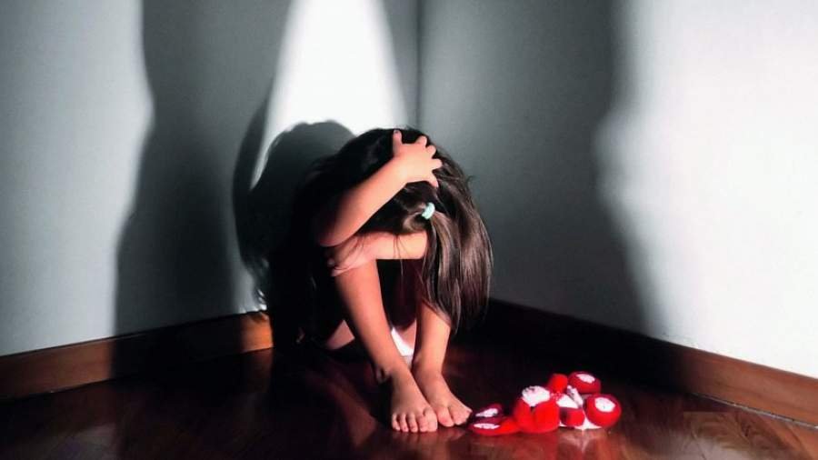 Caz ȘOCANT! Fetiță de 9 ani, violată de doi bărbați din Cluj. Mama copilei ar fi știut totul, ba chiar ar fi asistat la unele scene
