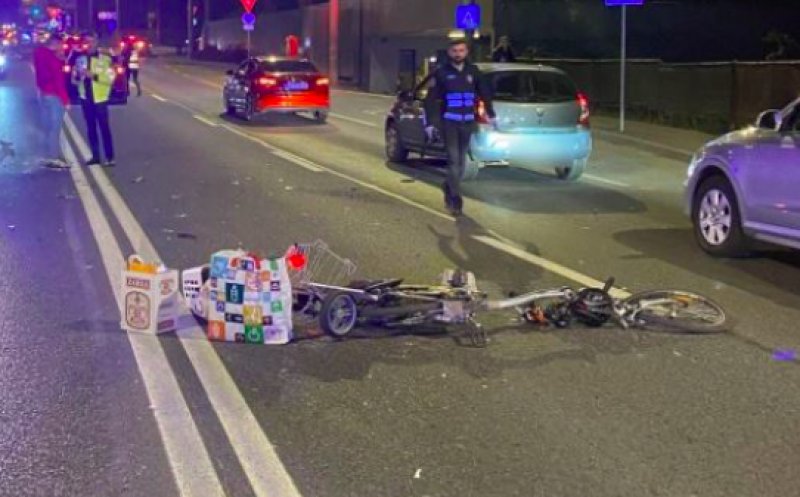 Biciclist, lovit din plin în centrul Clujului. Bărbatul a fost transportat de urgență la spital. Care e starea lui