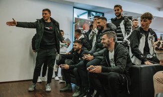 Fotbaliștii Universității Cluj au dat mingea pe consolă și s-au întrecut cu suporterii