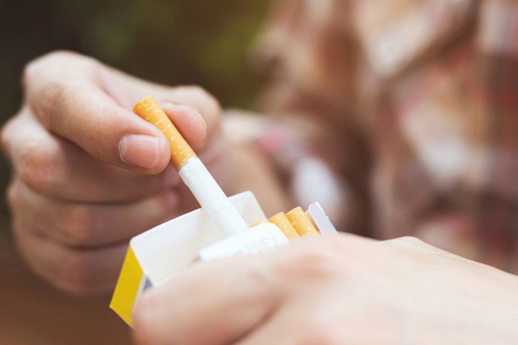 Lovitură pentru fumători. UE dorește să combată acest viciu cu accize duble. Nici produsele de vaping nu scapă de taxele mari: „Va salva vieți”