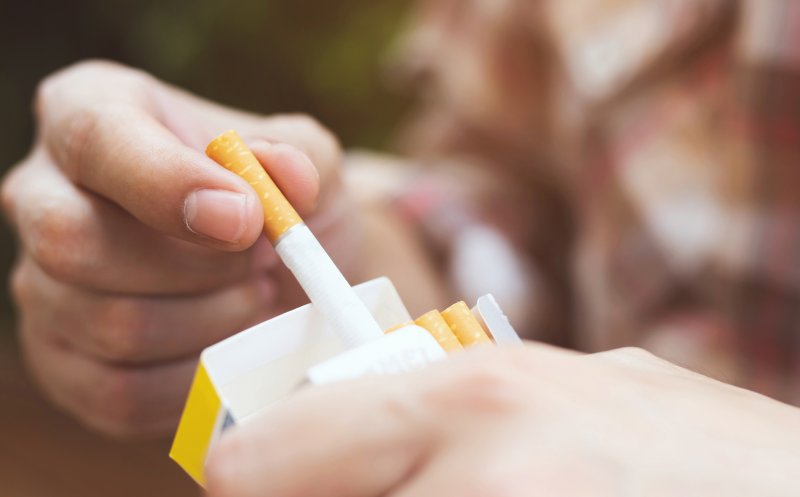 Lovitură pentru fumători. UE dorește să combată acest viciu cu accize duble. Nici produsele de vaping nu scapă de taxele mari: „Va salva vieți”