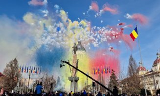 Spectacol de culoare în centrul Clujului. Mii de clujeni s-au bucurat de paradă și de artificiile de zi